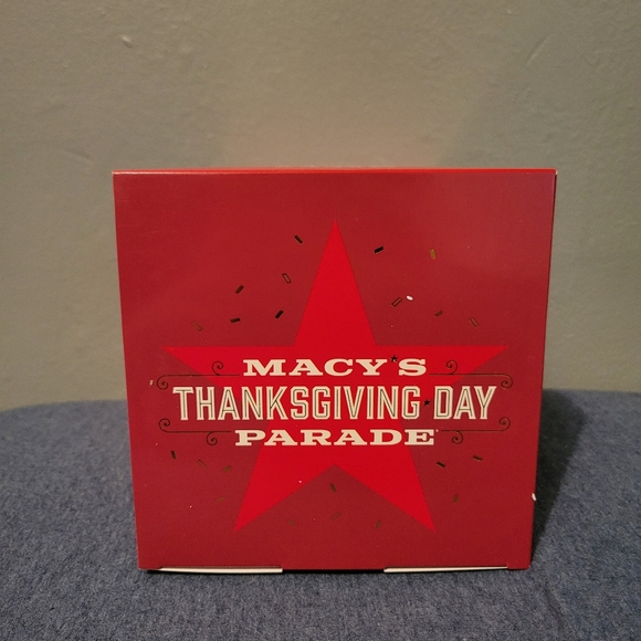 Macy's Thanksgiving Day Parade 2024 Musical Snow Globe - Picture 11 of 12